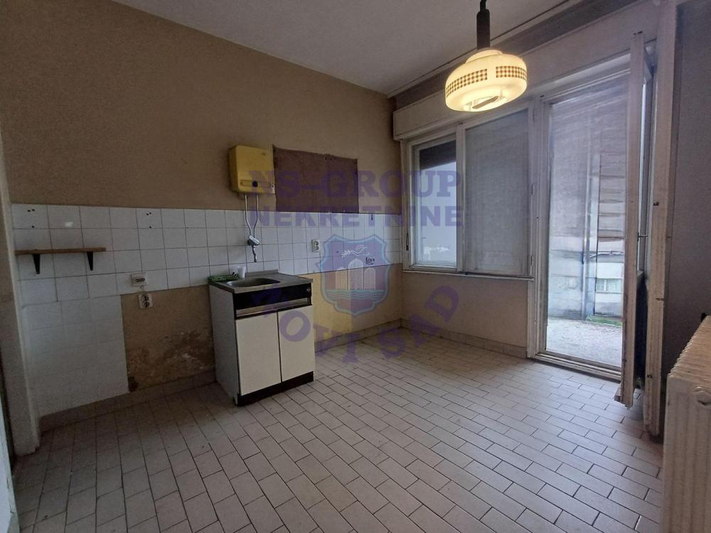 Slika 7 - Trosoban, 62m2, Novosadski kej Novi Sad, sa terasom, ima lift