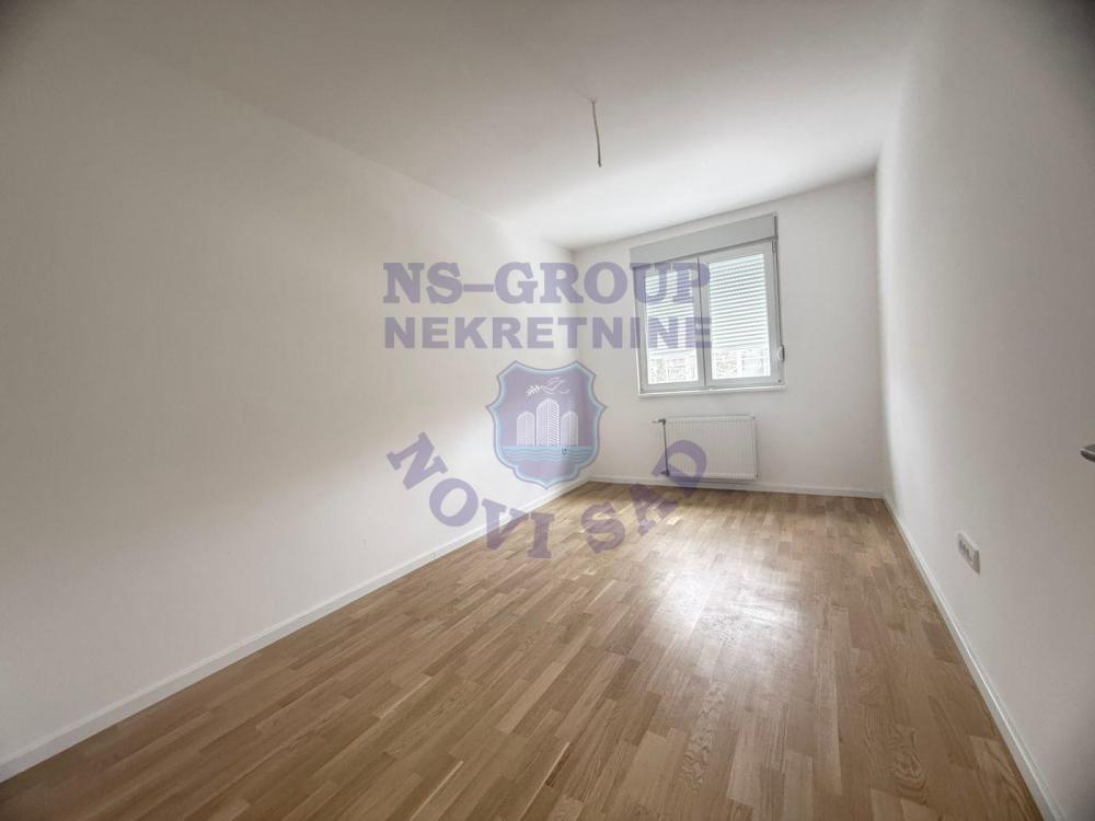 Slika 4 - Trosoban, 79m2, Podbara Novi Sad, sa terasom, ima lift