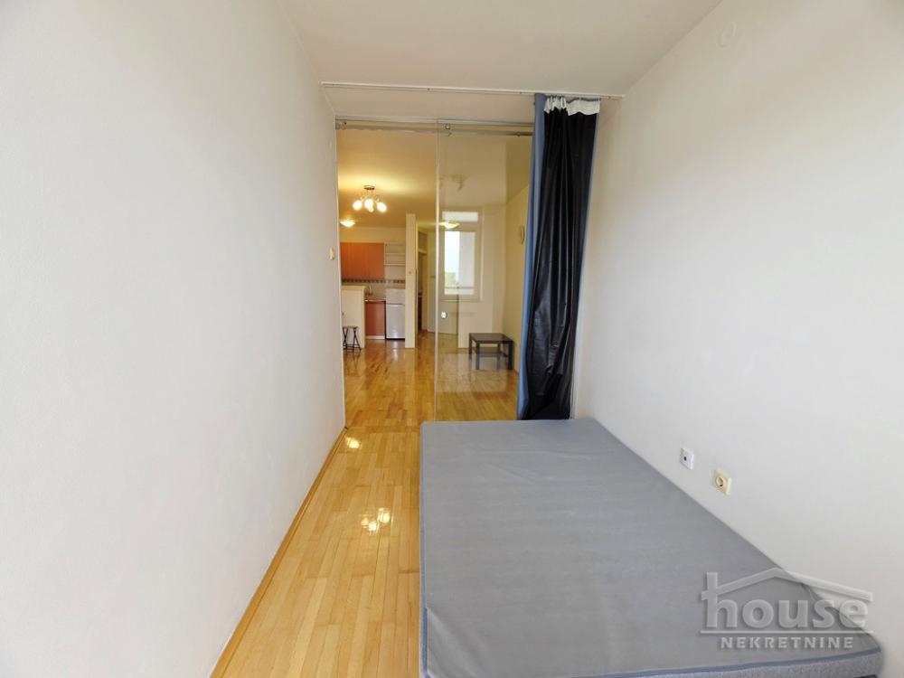 Slika 5 - Stan,NOVI SAD,BULEVAR EVROPE,kv: 48.00, € 133000, ID: 1065641