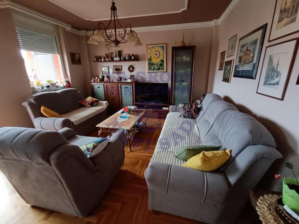 Slika 1 - Petosoban, 111m2, Detelinara Novi Sad, sa terasom, ima lift