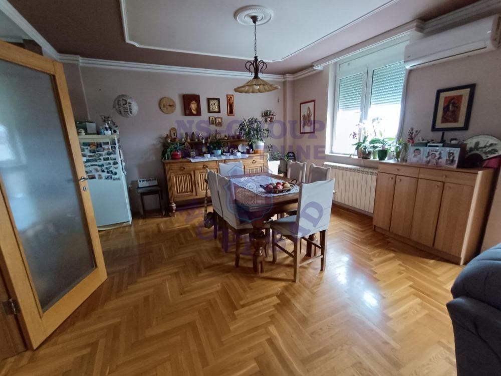 Slika 2 - Petosoban, 111m2, Detelinara Novi Sad, sa terasom, ima lift