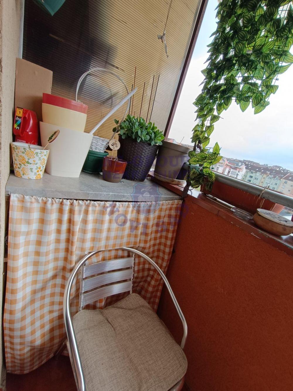 Slika 11 - Petosoban, 111m2, Detelinara Novi Sad, sa terasom, ima lift