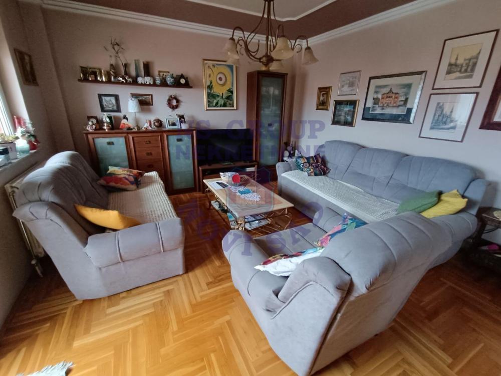 Glavna slika -Petosoban, 111m2, Detelinara Novi Sad, sa terasom, ima lift