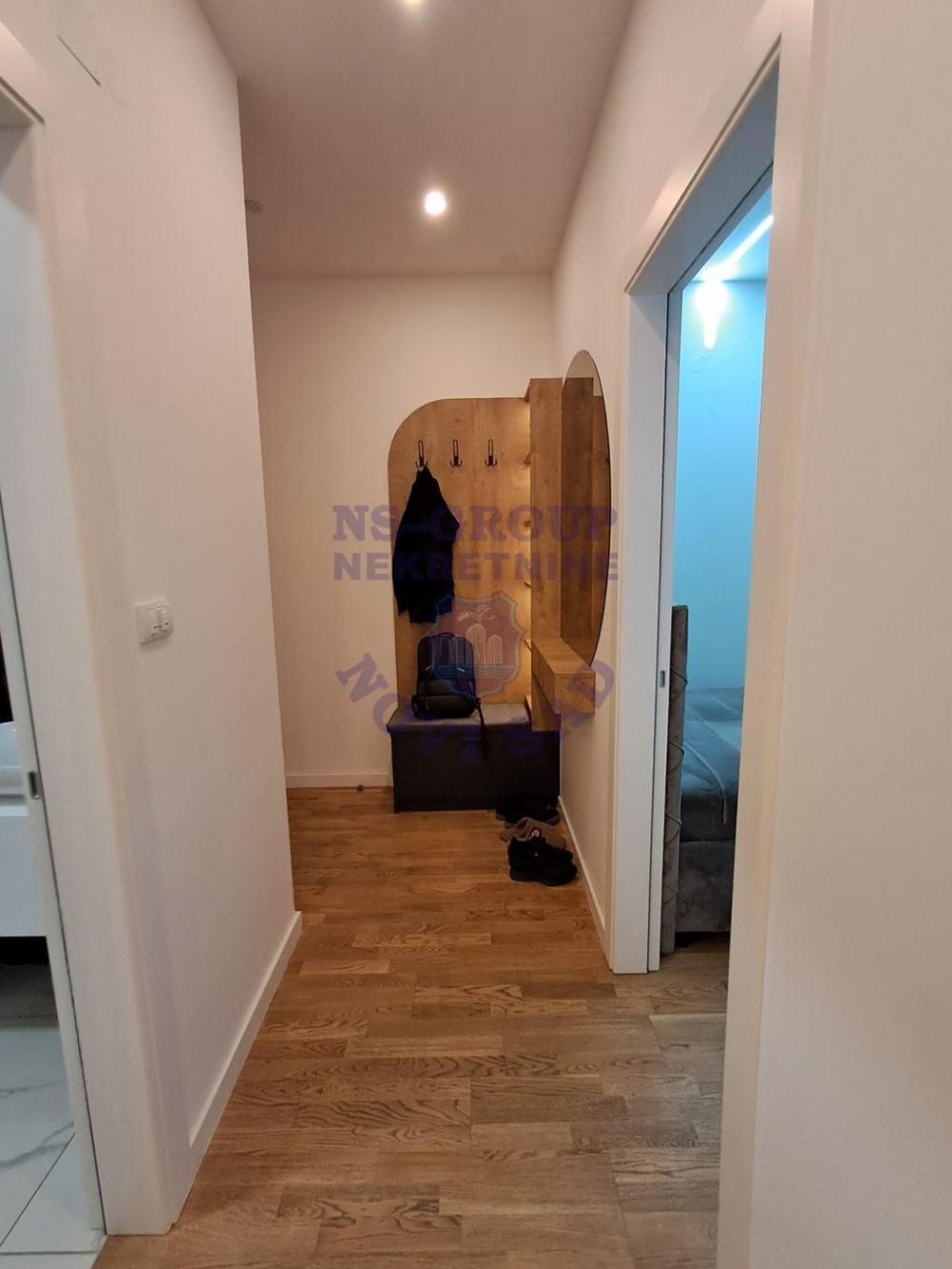 Slika 8 - Odličan jednoiposoban stan u Petrovaradinu! 