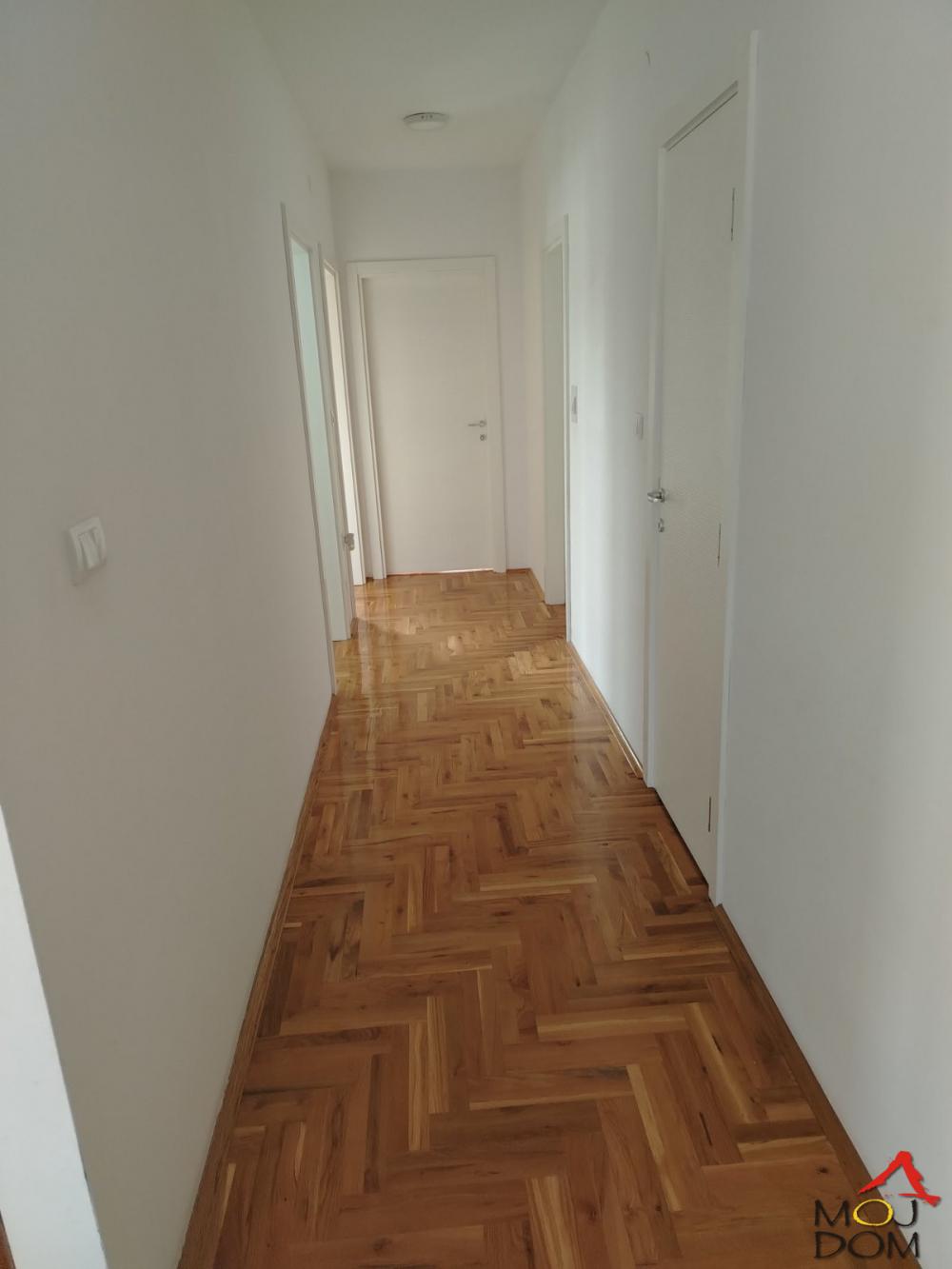 Slika 9 - Stan,NOVI SAD,KLISA,kv: 73, € 150400, ID: 1032048