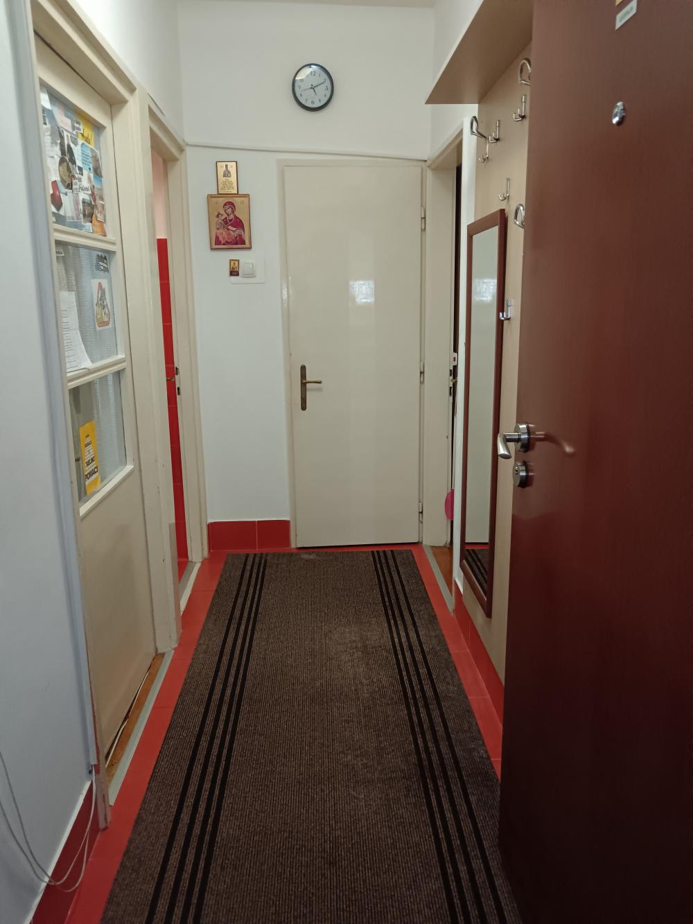 Slika 1 - Prodajem stan u Novom Sadu ( Podbara ) 