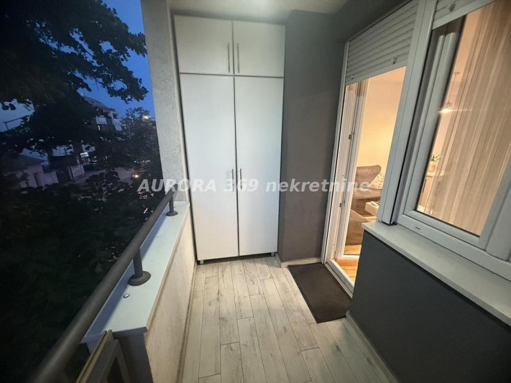 Slika 9 - POVOLJNO, NAMEŠTEN STAN SA PARKING MESTOM U PETROVARADINU, NOVI SAD