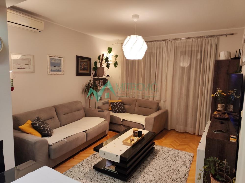 Glavna slika -Dvoiposoban, 60m2, Podbara Novi Sad, sa terasom, ima lift