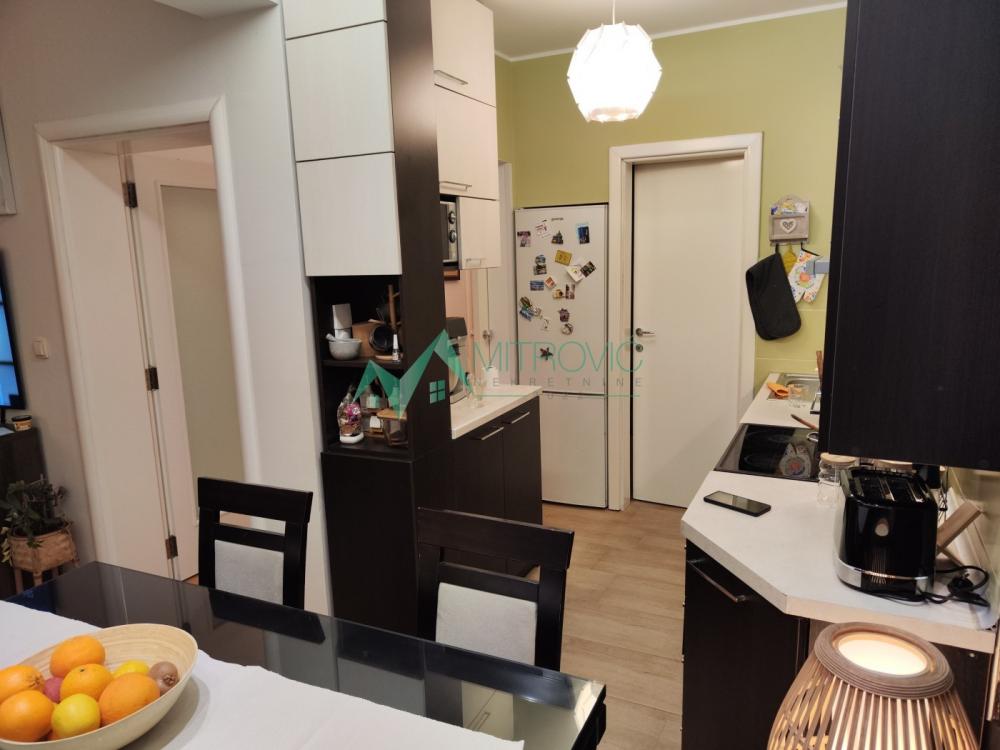 Slika 4 - Dvoiposoban, 60m2, Podbara Novi Sad, sa terasom, ima lift