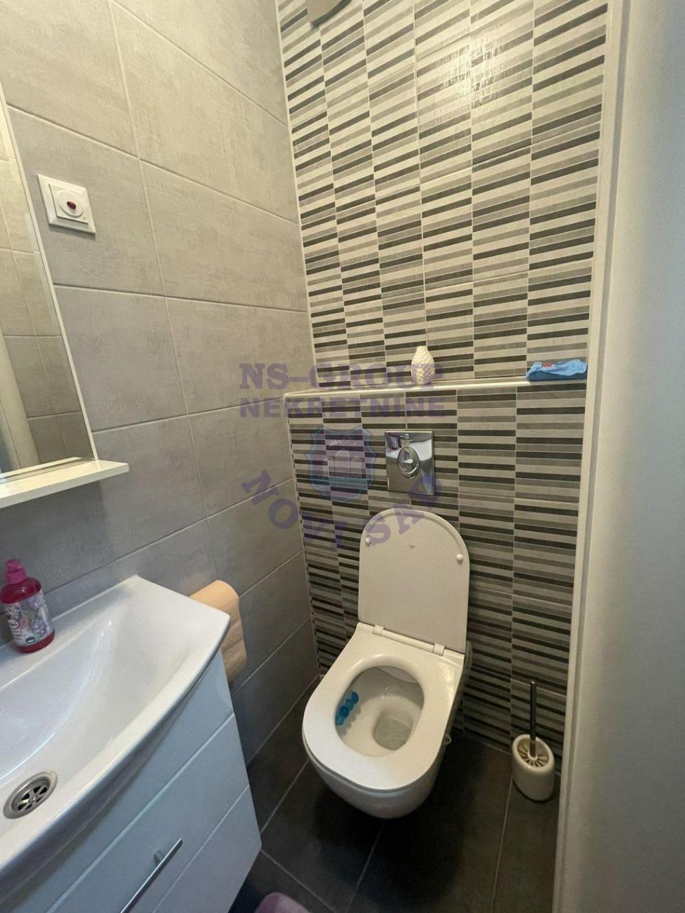 Slika 10 - Trosoban, 70m2, Nova Detelinara Novi Sad, sa terasom, ima lift