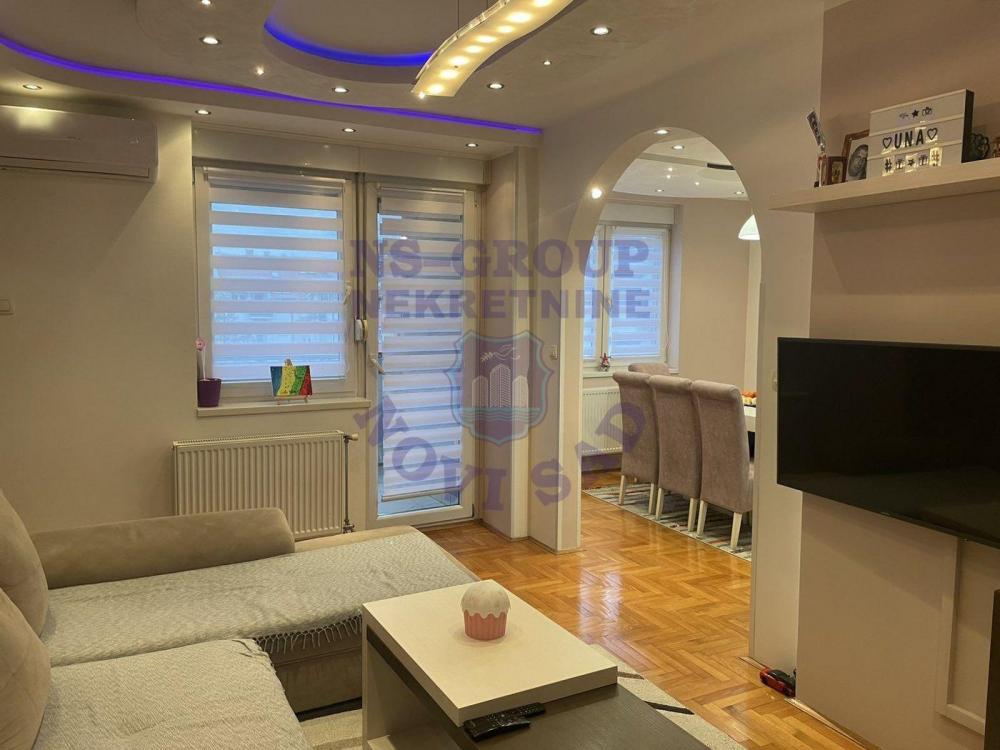 Slika 2 - Trosoban, 70m2, Nova Detelinara Novi Sad, sa terasom, ima lift