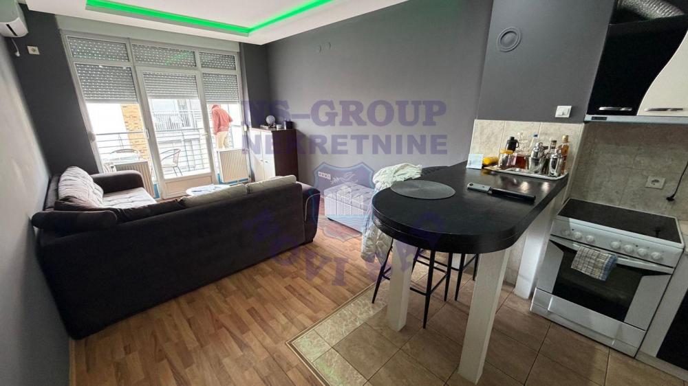 Slika 1 - Prodaja stana, 35m2, Bulevar oslobođenja Novi Sad, sa terasom, ima lift