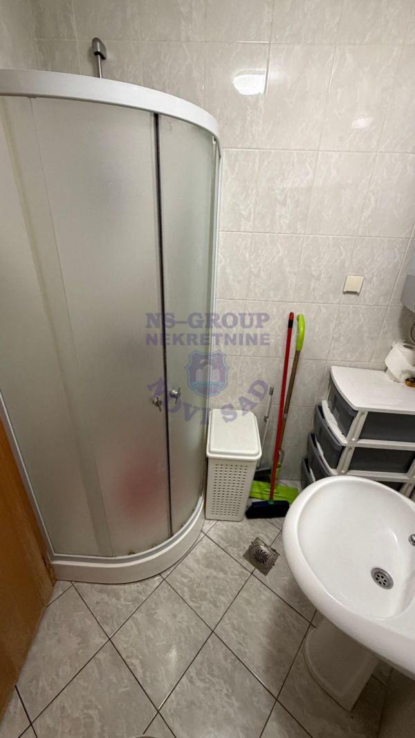 Slika 5 - Prodaja stana, 35m2, Bulevar oslobođenja Novi Sad, sa terasom, ima lift