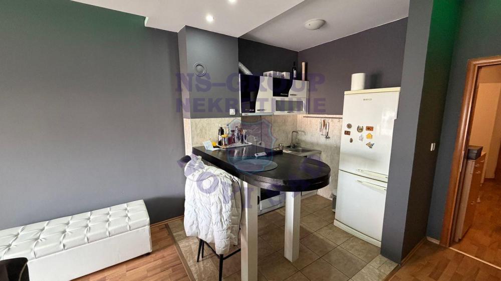 Slika 2 - Prodaja stana, 35m2, Bulevar oslobođenja Novi Sad, sa terasom, ima lift