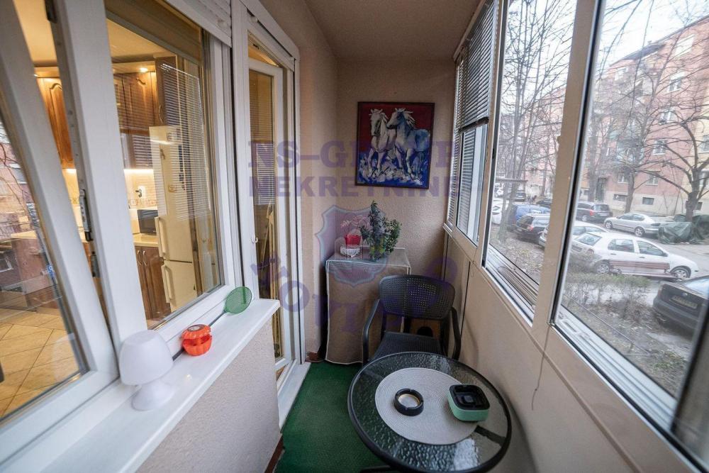 Slika 0 - Dvosoban stan na staroj detelinari!