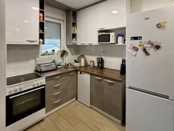 Slika 2 - Prelep dvoiposoban stan na Adicama!