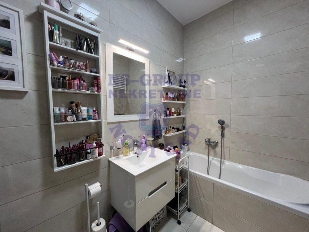 Slika 6 - Trosoban, 77m2, Nova Detelinara Novi Sad, sa terasom, ima lift