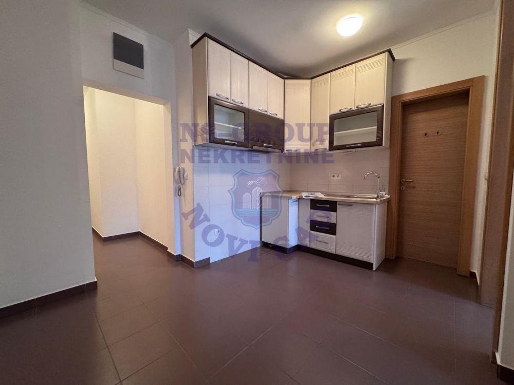 Slika 3 - Dvosoban, 48m2, Kej žrtava racije Novi Sad, sa terasom, ima lift