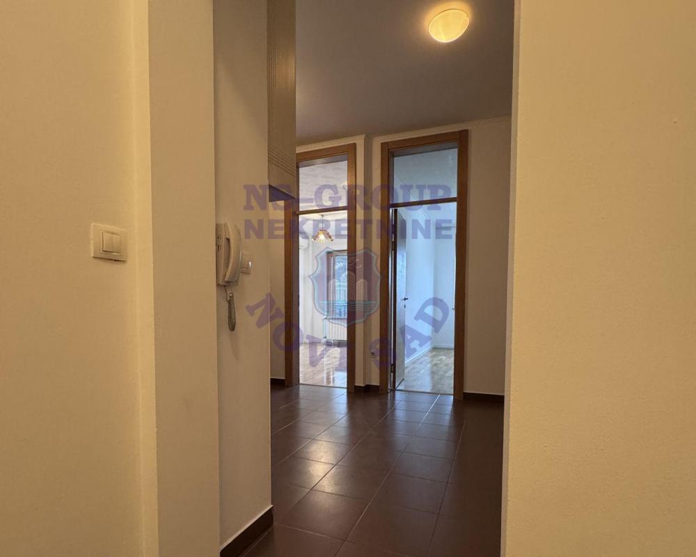 Slika 0 - Dvosoban, 48m2, Kej žrtava racije Novi Sad, sa terasom, ima lift