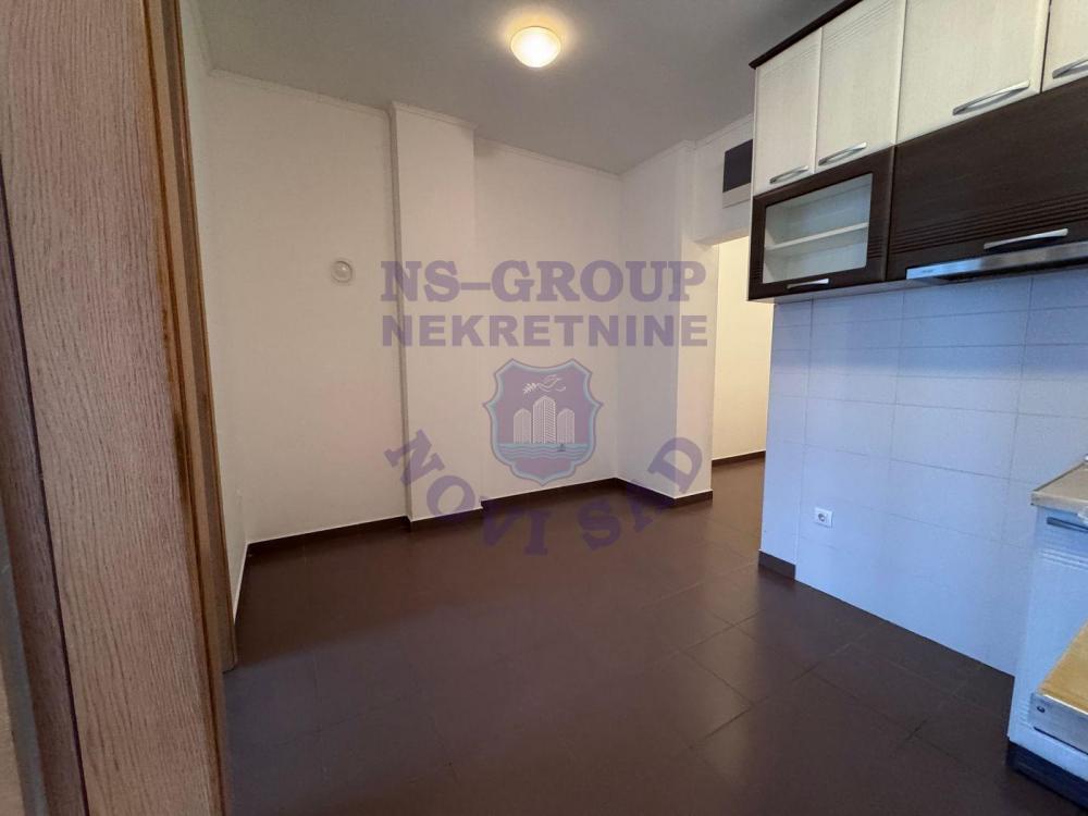 Slika 5 - Dvosoban, 48m2, Kej žrtava racije Novi Sad, sa terasom, ima lift