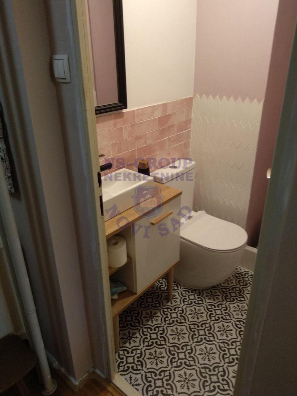 Slika 1 - Trosoban, 83m2, Liman 4 Novi Sad, sa terasom, ima lift