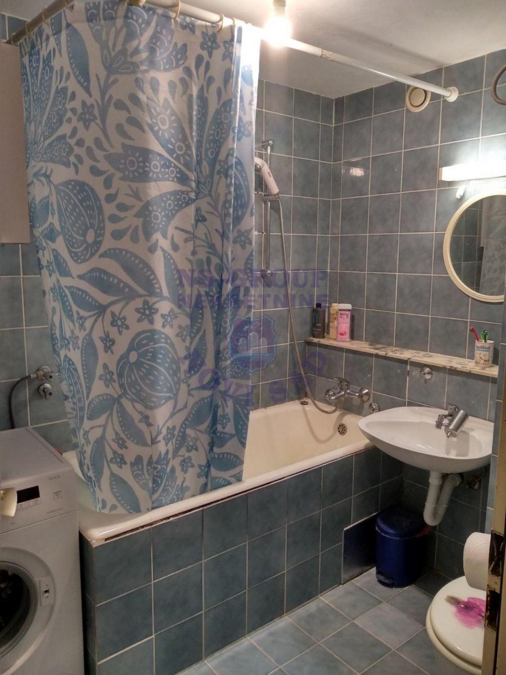 Slika 4 - Trosoban, 83m2, Liman 4 Novi Sad, sa terasom, ima lift