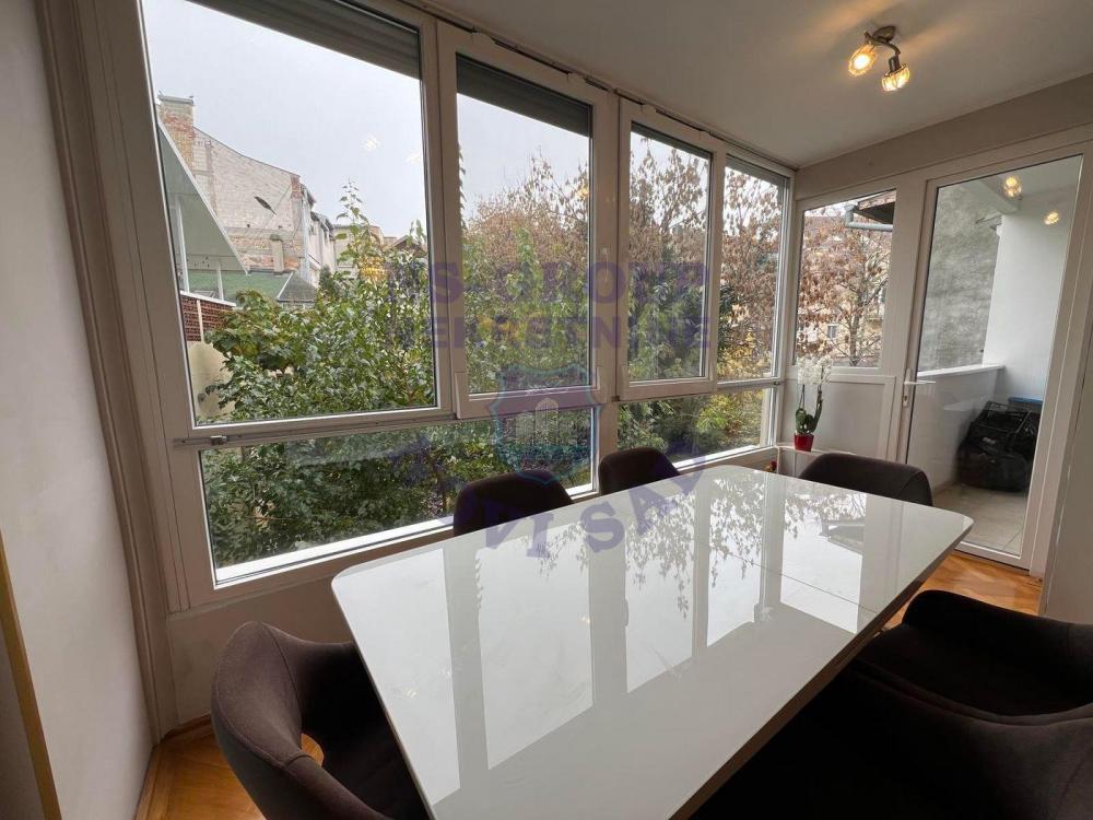 Slika 5 - Trosoban, 85m2, Novosadski kej Novi Sad, sa terasom, ima lift