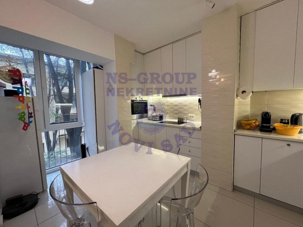 Slika 4 - Trosoban, 85m2, Novosadski kej Novi Sad, sa terasom, ima lift