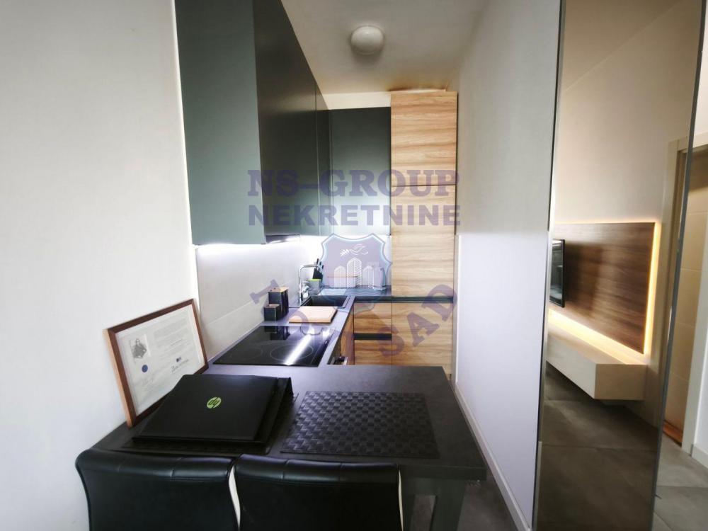 Slika 8 - Jednoiposoban, 37m2, Socijalno Novi Sad, sa terasom, ima lift