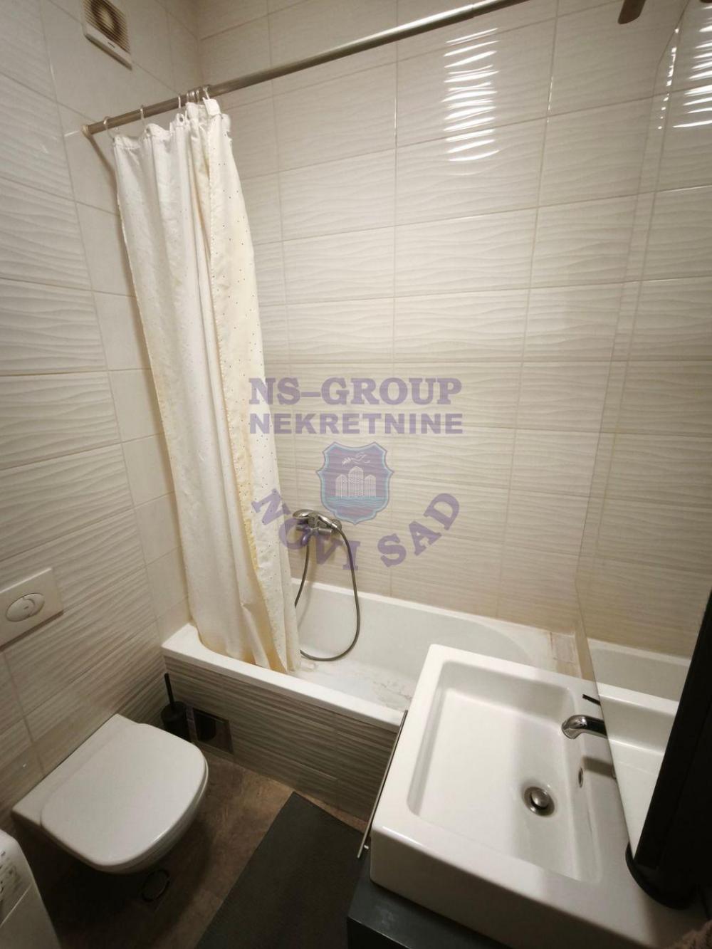 Slika 3 - Jednoiposoban, 37m2, Socijalno Novi Sad, sa terasom, ima lift