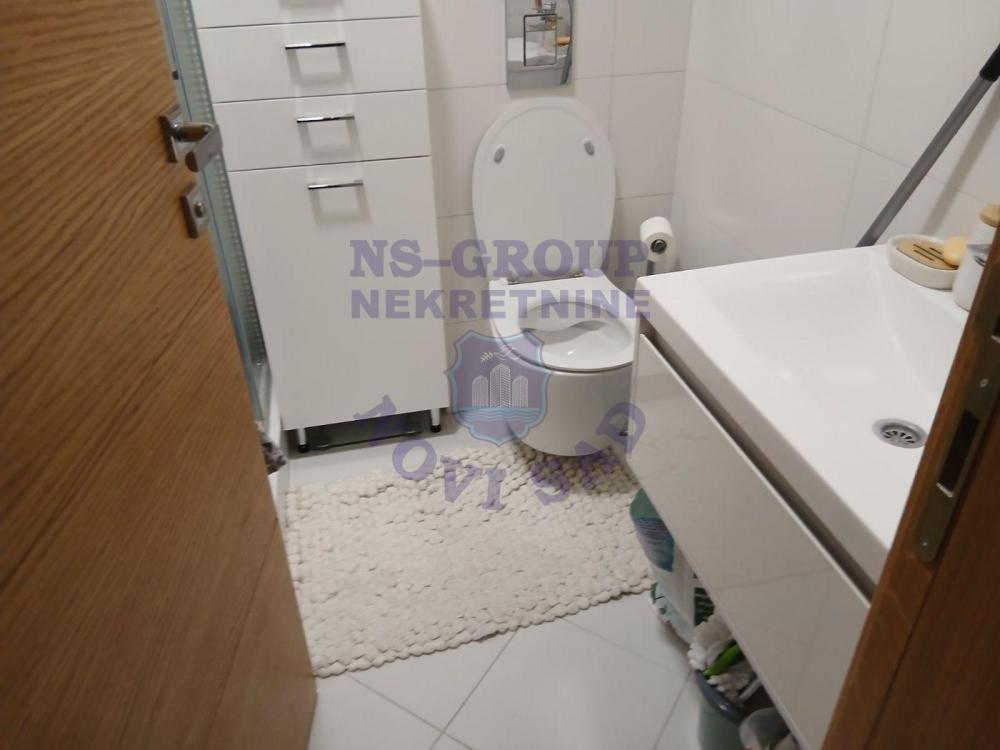 Slika 1 - Trosoban, 77m2, Salajka (Partizanska ulica) Novi Sad, sa terasom, ima lift