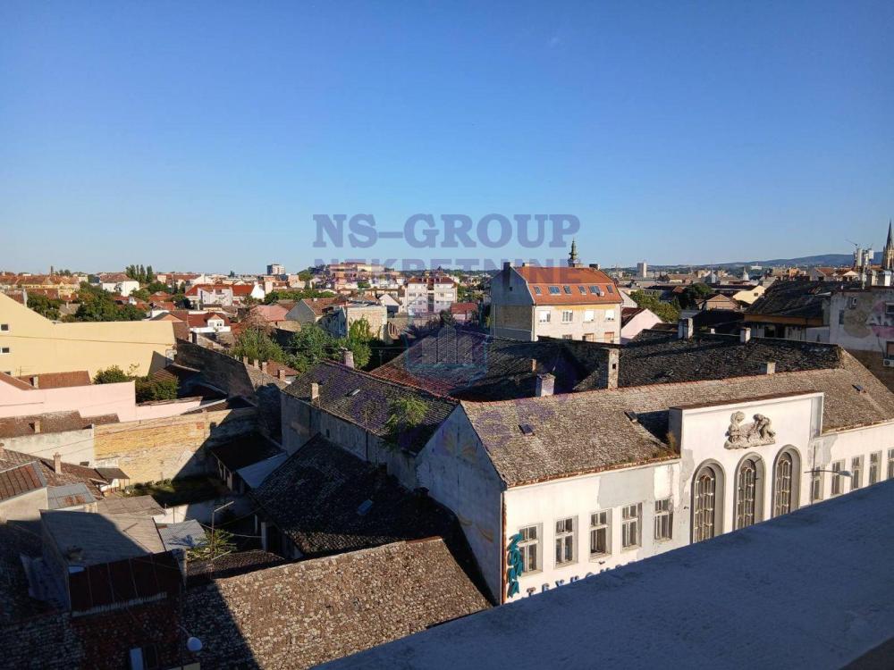 Slika 0 - Trosoban, 77m2, Salajka (Partizanska ulica) Novi Sad, sa terasom, ima lift