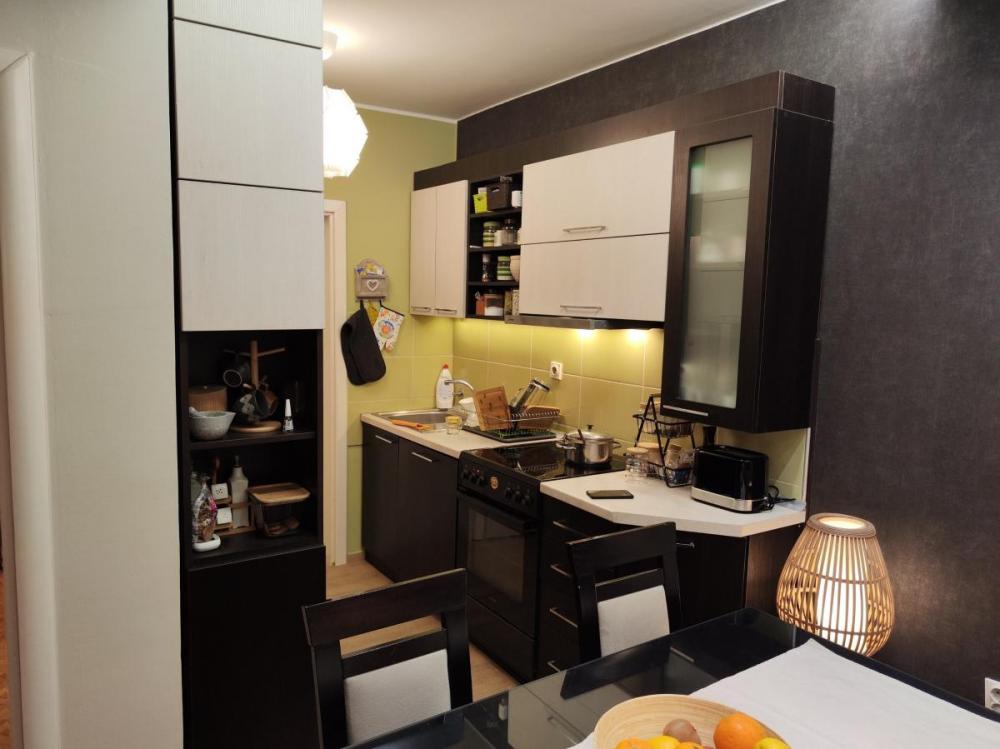 Slika 3 - Trosoban, 60m2, Podbara Novi Sad, sa terasom, ima lift