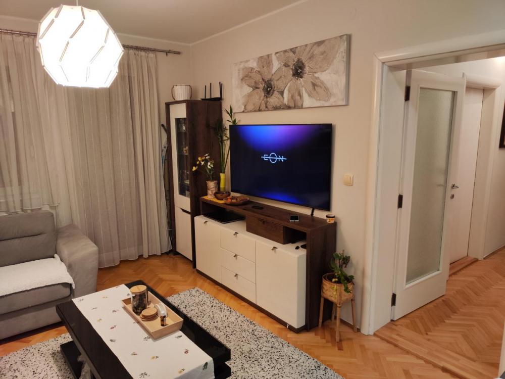 Slika 2 - Trosoban, 60m2, Podbara Novi Sad, sa terasom, ima lift