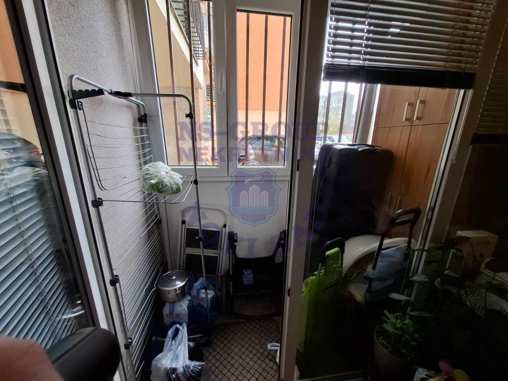 Glavna slika -Jednosoban, 32m2, Socijalno Novi Sad, sa terasom, ima lift