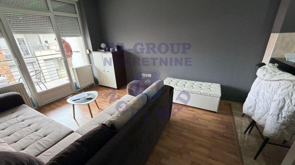 Slika 4 - Jednosoban, 35m2, Bulevar oslobođenja Novi Sad, sa terasom, ima lift