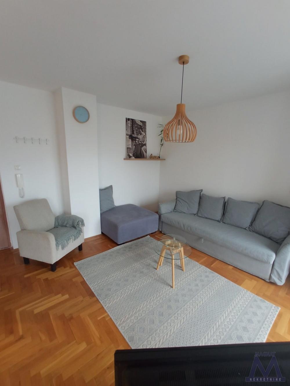 Slika 3 - Stan,NOVI SAD,BULEVAR,kv: 34, € 119000, ID: 1019338