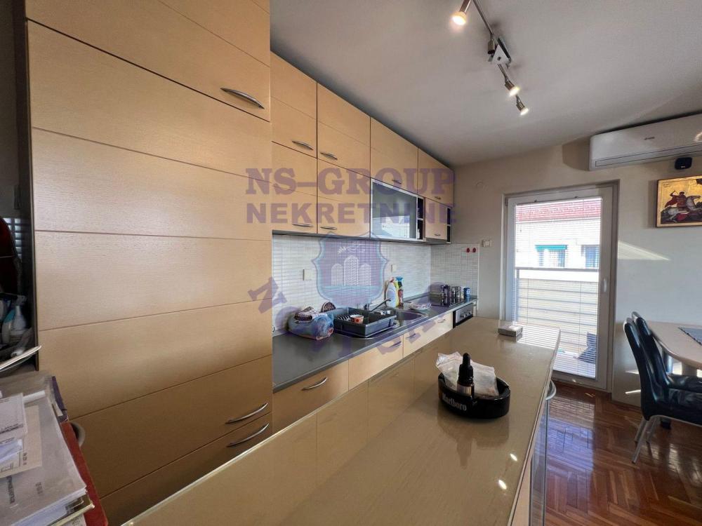 Slika 3 - Četvoroiposoban, 102m2, Socijalno Novi Sad