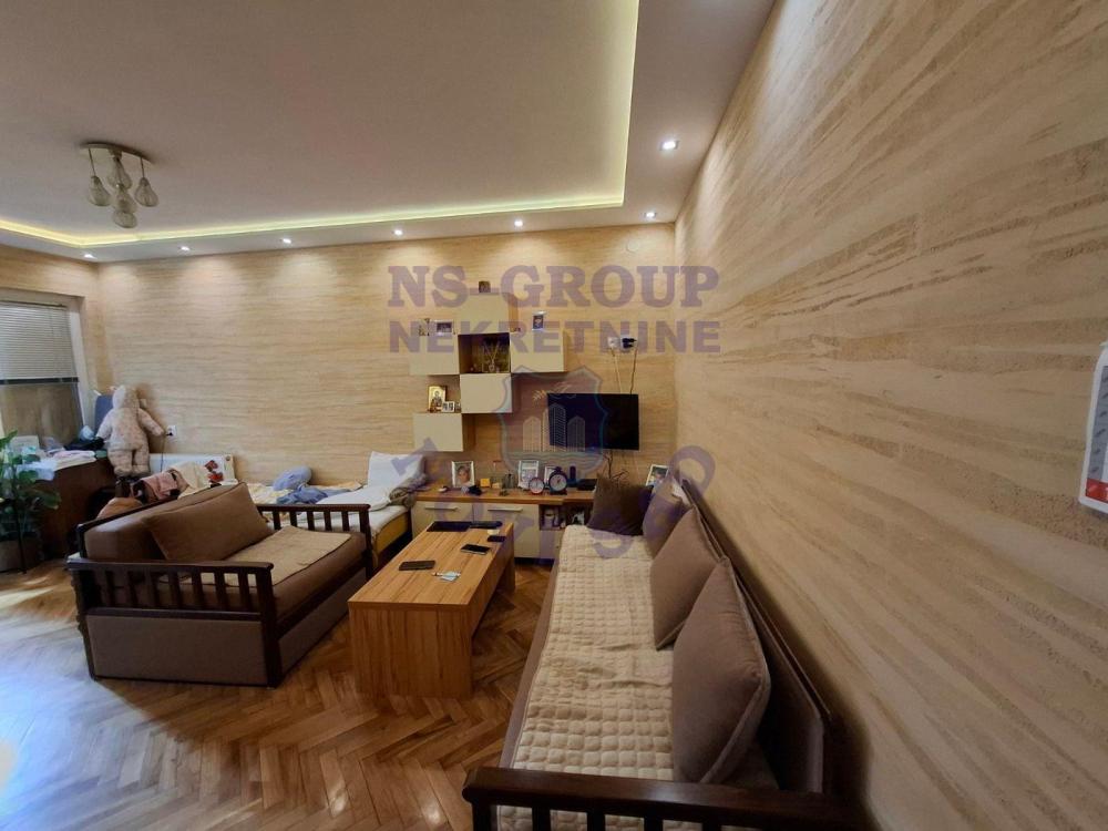 Slika 3 - Predstavljamo Vam odličan, jednosoban stan, sa odvojenom kuhinjom i zastakljenom terasom!