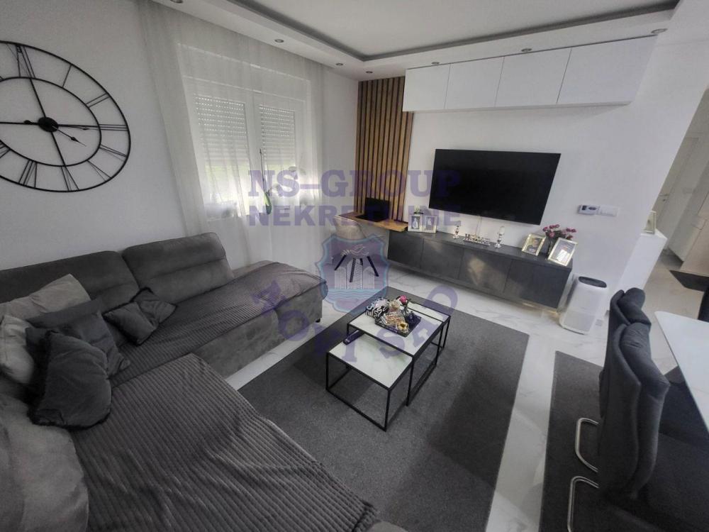 Glavna slika -Izuzetno lep stan na Somborksoj rampi