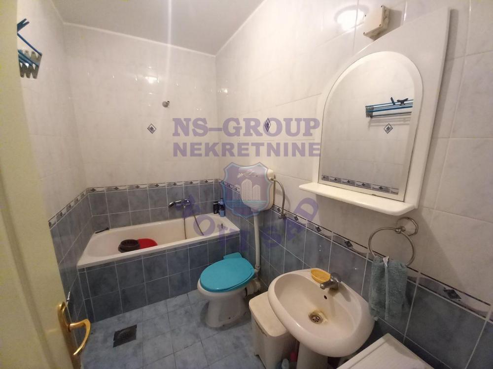 Slika 8 - Trosoban, 55m2, Bulevar Evrope Novi Sad, sa terasom, ima lift