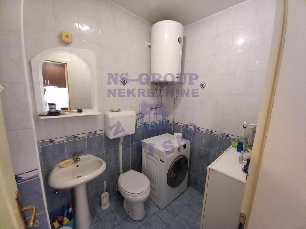 Slika 9 - Trosoban, 55m2, Bulevar Evrope Novi Sad, sa terasom, ima lift