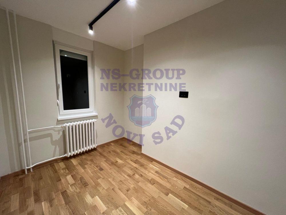 Slika 4 - Jednoiposoban, 38m2, Novo naselje Novi Sad, sa terasom, ima lift