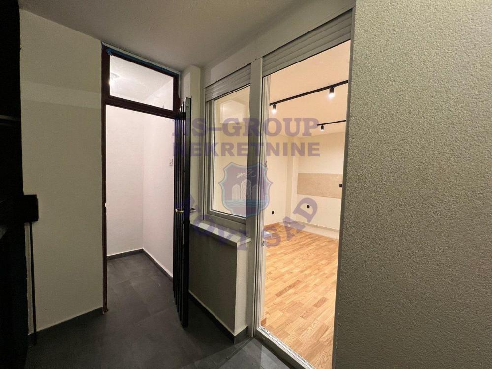 Slika 9 - Jednoiposoban, 38m2, Novo naselje Novi Sad, sa terasom, ima lift