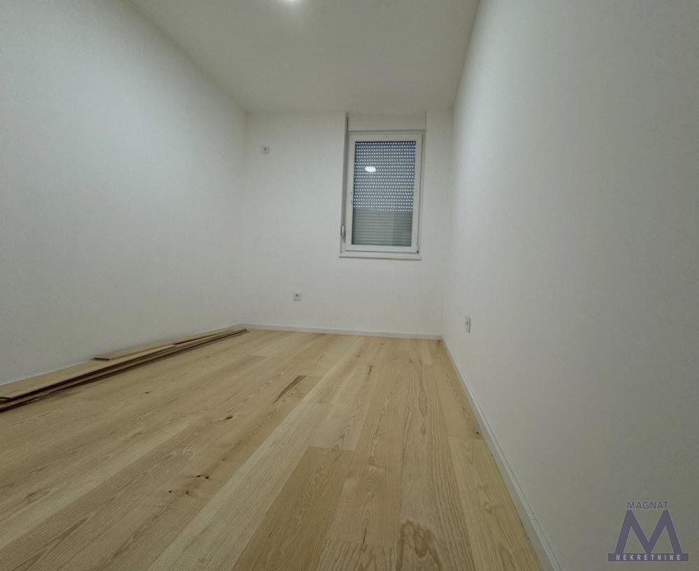 Slika 3 - Stan,NOVI SAD,TELEP,kv: 60, € 185400, ID: 1019340