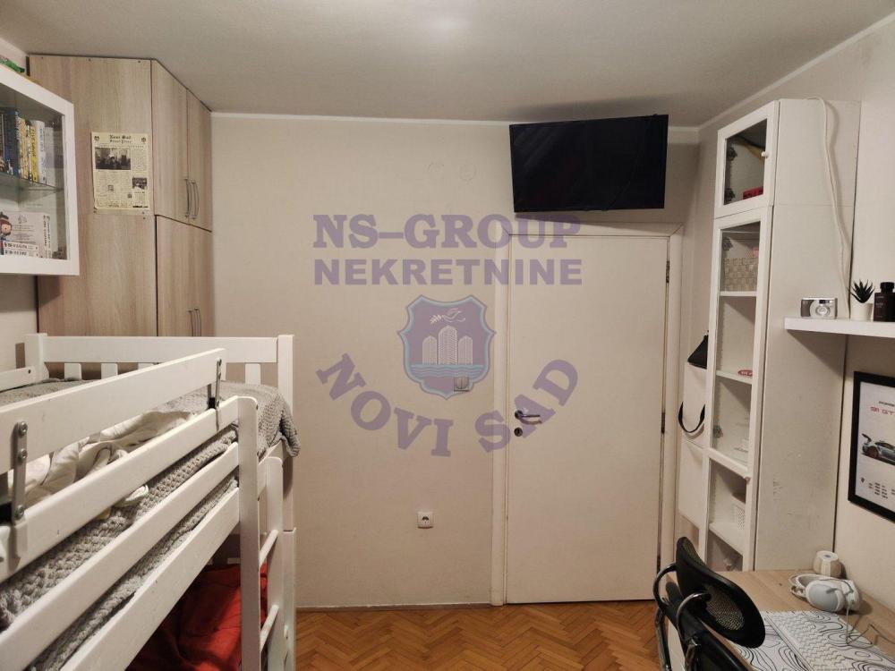 Slika 10 - Trosoban, 60m2, Podbara Novi Sad, sa terasom, sa garažom