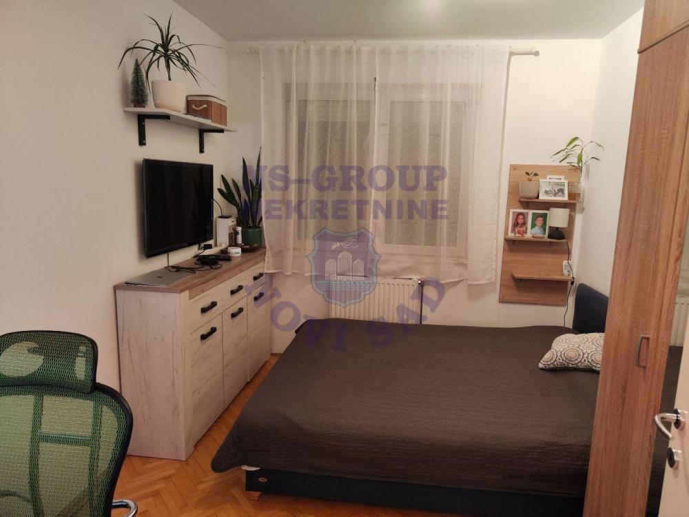 Slika 7 - Trosoban, 60m2, Podbara Novi Sad, sa terasom, sa garažom