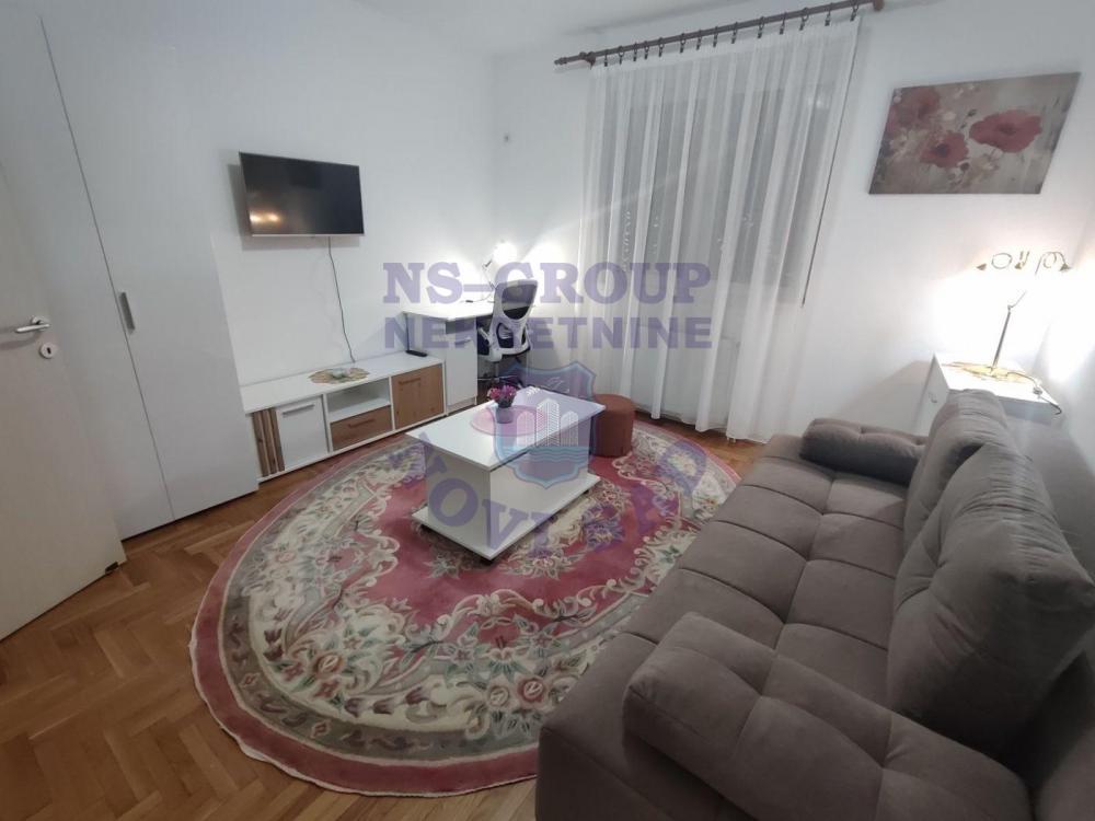 Slika 1 - 567162-Stan je lepo i funkcionalno namešten, prodaje se sa svim nameštajem