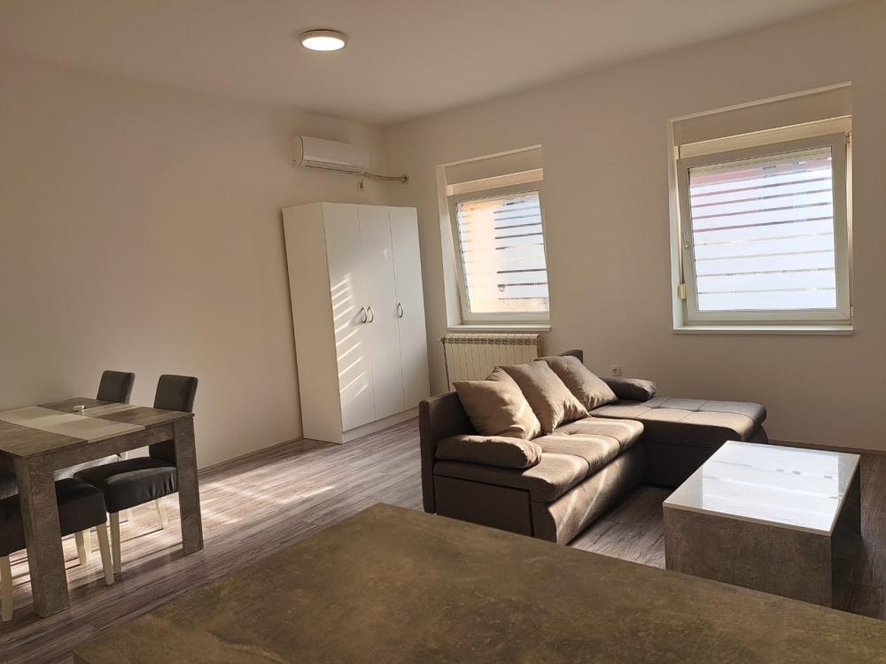 Glavna slika -Stan,NOVI SAD,BULEVAR,kv: 71.00, € 204800, ID: 1059302