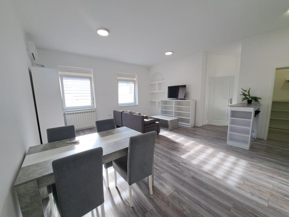 Slika 1 - Stan,NOVI SAD,BULEVAR,kv: 71.00, € 204800, ID: 1059302